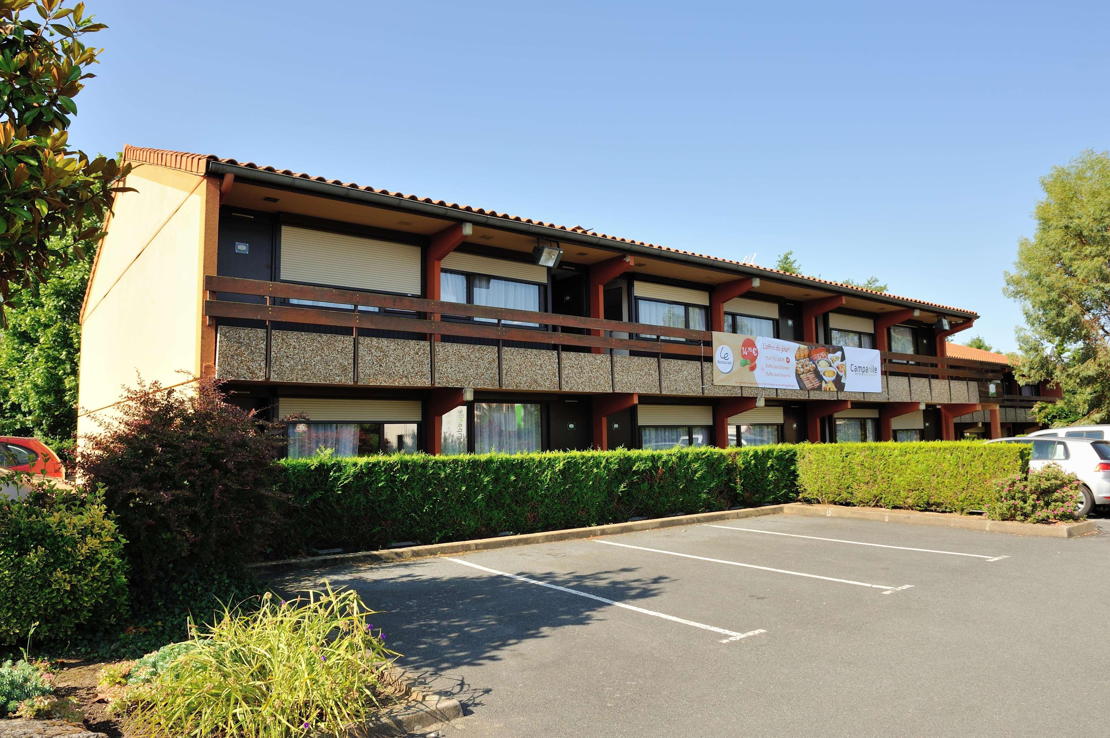 Campanile Cholet Hotel Exterior foto