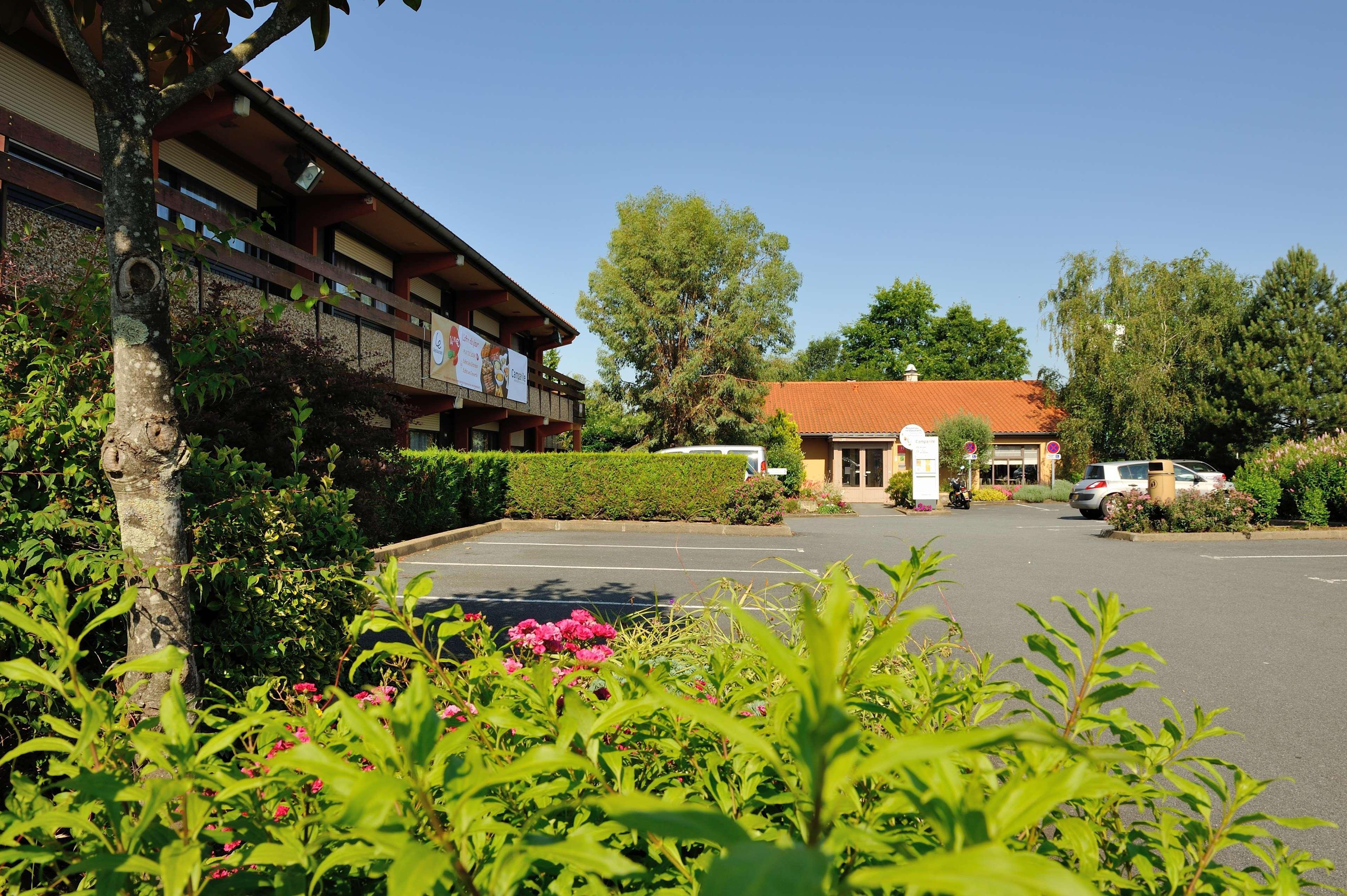 Campanile Cholet Hotel Exterior foto