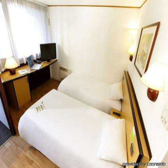 Campanile Cholet Hotel Exterior foto